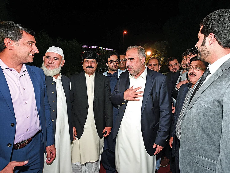 NAT-181205-Asad-Qaiser-Pakistan5-(Read-Only)