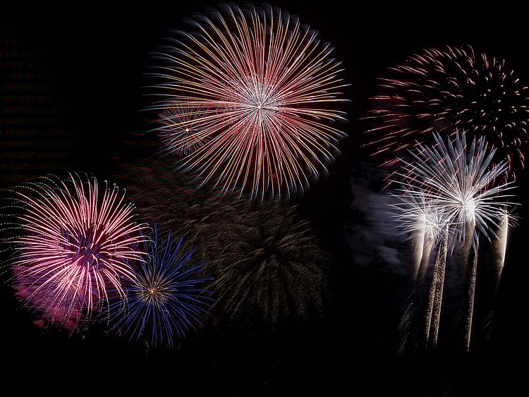 fireworks-879461_1920