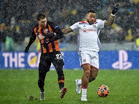 Shakhtar Donetsk's Ukrainian defender Mykola Matviyenko (R) vies for the ball with Lyon's Dutch forward Memphis Depay (L) during the UEFA Champions League, Groupe F football match FC Shakhtar Donetsk and Olympique Lyonnais on NSK Olimpiyskyi stadium in Kiev on December 12, 2018. 
