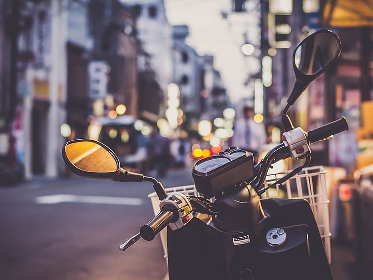 scooter-2792992_1920