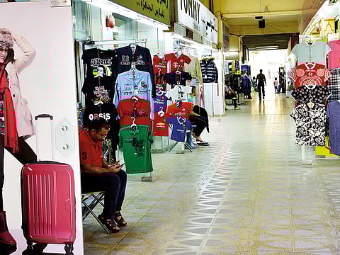 Small shops are now allowed to design and execute decoration works without a licence from the municipality.