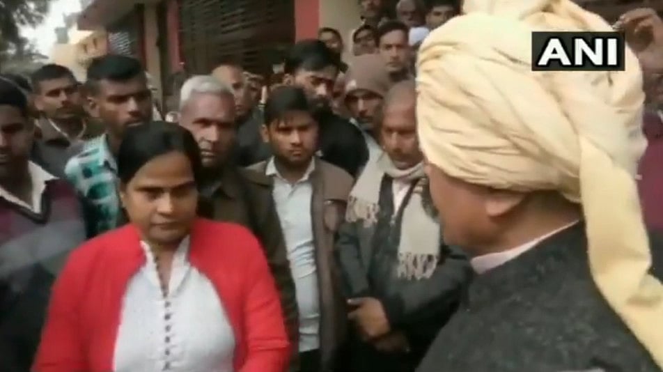 RDS_181218 BJP MLA threatens woman