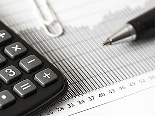 'Is there a maximum number of annual leaves I can accrue working in the UAE?'