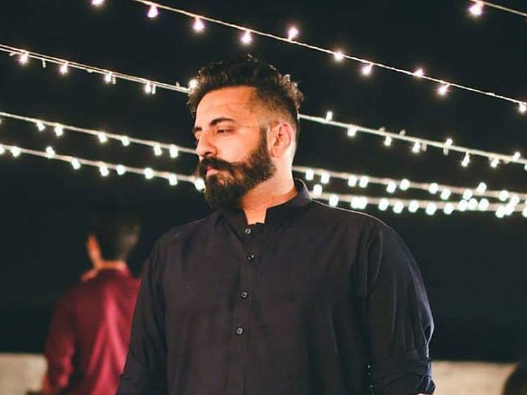 RDS_181224 Low budget wedding goes viral