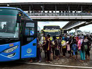 Indonesia rescuers scramble to reach isolated tsunami-struck towns