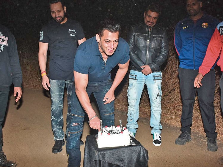 tab-Salman-Khan-b'day-(2)-(Read-Only)