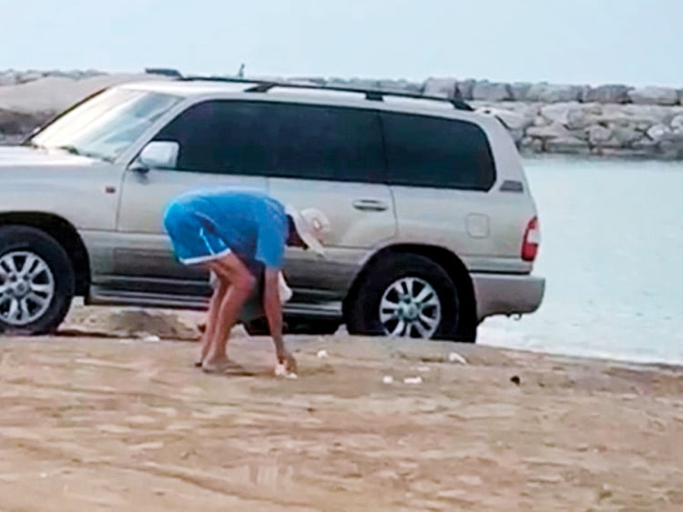 1.2171303-3629076095