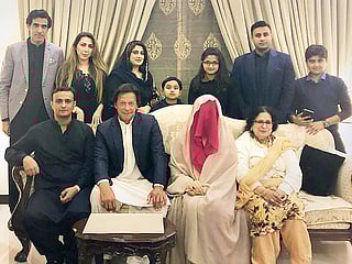Imran Khan weds 'faith healer' in Lahore