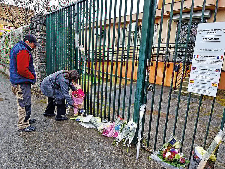 1.2193708-2203464010