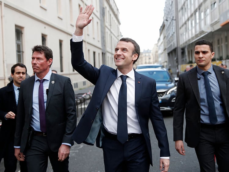 1.2196710-3529810891