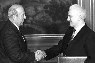 April 14, 1988: Soviet Union agrees to withdraw from Afghanistan