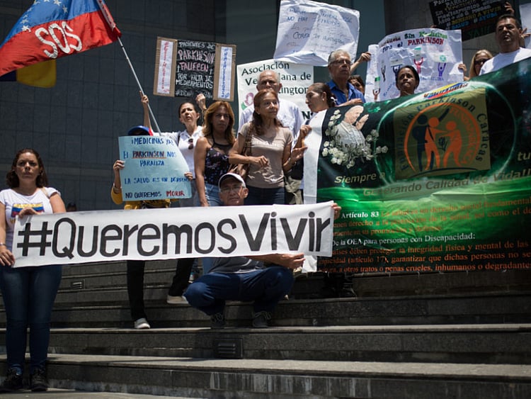 1.2205890-3351811812