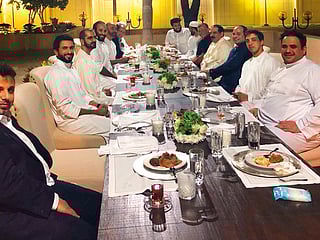 Arab leaders let down their hair over casual dinner