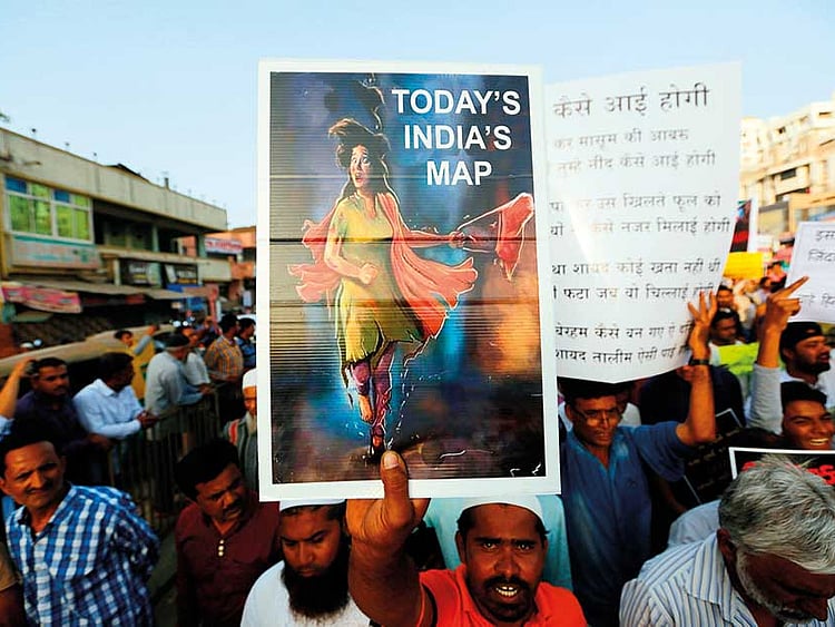 1.2208330-3352348589