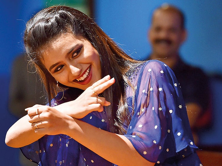 1.2201537-2521965914