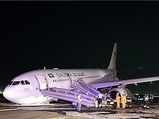 Video: Saudi plane makes emergency landing
