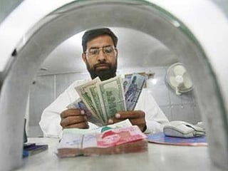 Pakistan expatriates worried about falling rupee