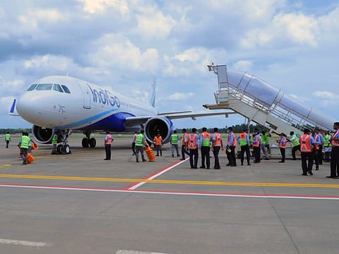 Cochin International Airport suspends activity until midnight.