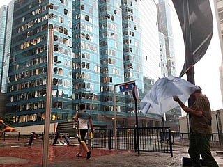 Typhoon Mangkhut rips through Hong Kong as Philippines toll rises
