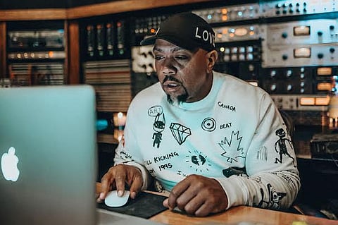 Timbaland sues neighbour for stealing mail