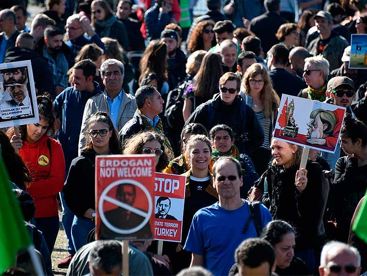 1.2284042-2211242408