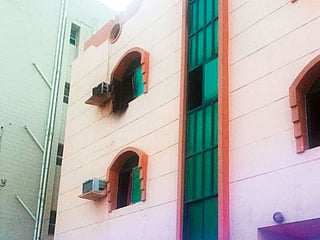 Man catches and saves child thrown by mother from second-floor of burning building in Ajman