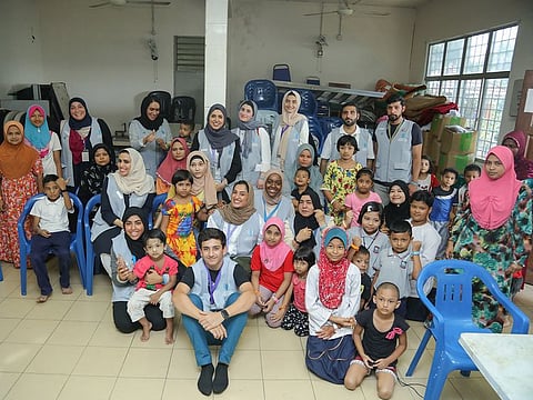 Volunteers of The Big Heart Foundation (TBHF), a Sharjah-based global humanitarian charity dedicated to helping refugees and people in need worldwide, has facilitated the participation of 23 young members from Sharjah’s youth organisations at its first volunteering visit this year to the Refugee Complex in the Malaysian capital of Kuala Lumpur.