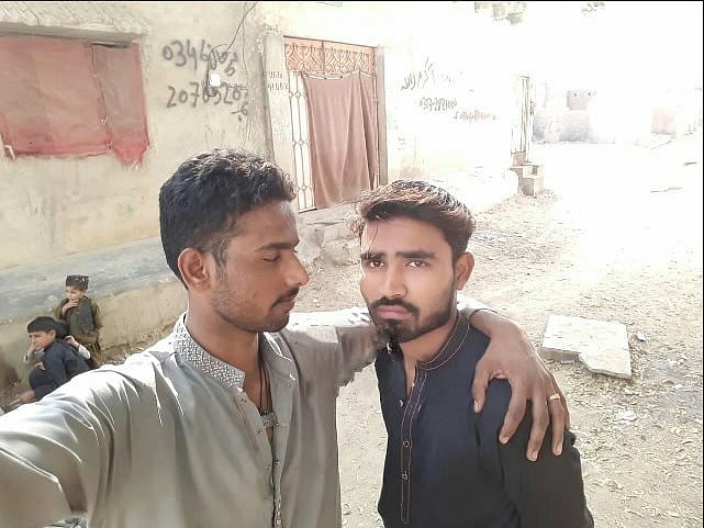 RDS_190114 Selfie Thieves