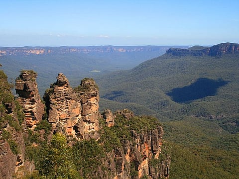 Sunrise in Blue Mountains. View of the Three Sisters rock formation.
