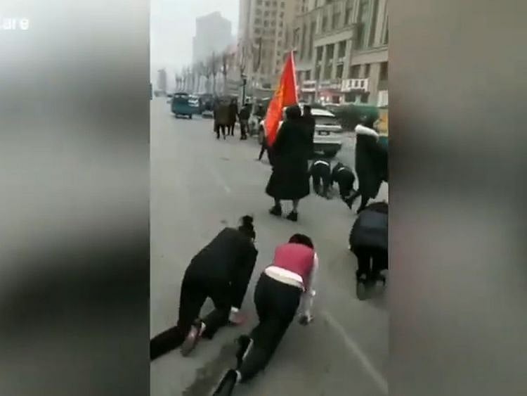 RDS_190118-Chinese-employee-crawl-1547816856172