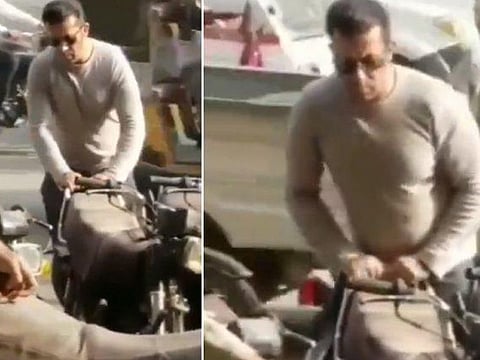 Screengrab of the viral video of a man in Bolton market, Karachi, Pakistan