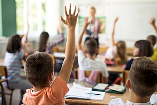 No more late nights – parents told to help kids wake up bright for class.
