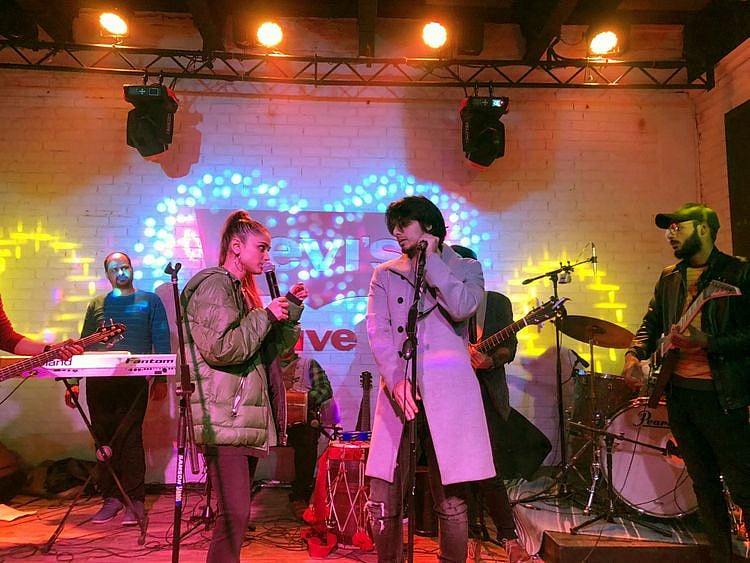 Aima-Baig-is-joined-by-Danyal-Zafar-on-stage-at-the-Levi-s-Live-session-1548657177543