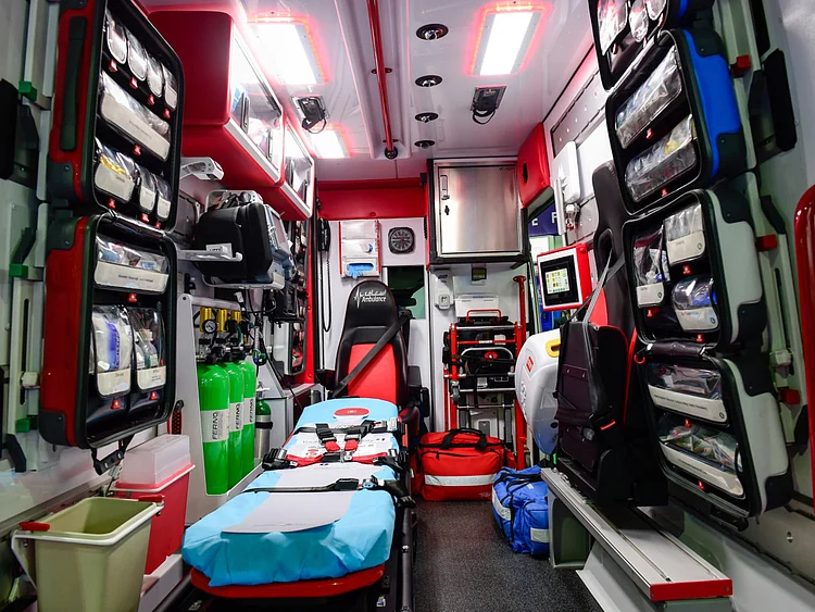 NAT_190128_FORD-AMBULANCE_VS-2-1548682777505