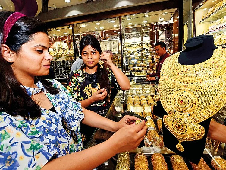 Shoppers check out a bridal jewellery set weighing 630.92 grams