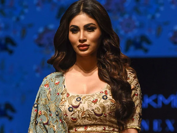 TAB-190202-LAKME--Mouni1-1549096259332