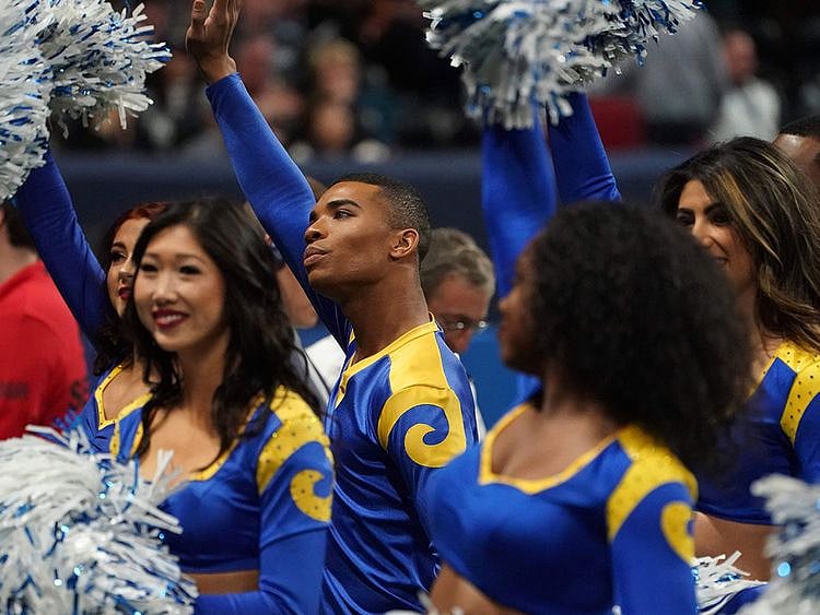 190402 Rams cheerleader