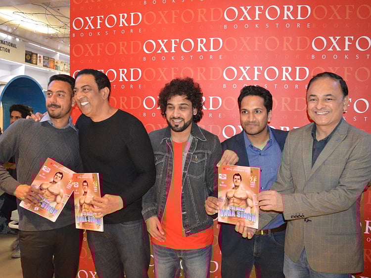 tab--Vindu-Dara-Singh-launching--Great-Dara-Singh--comic-book-1549354421535