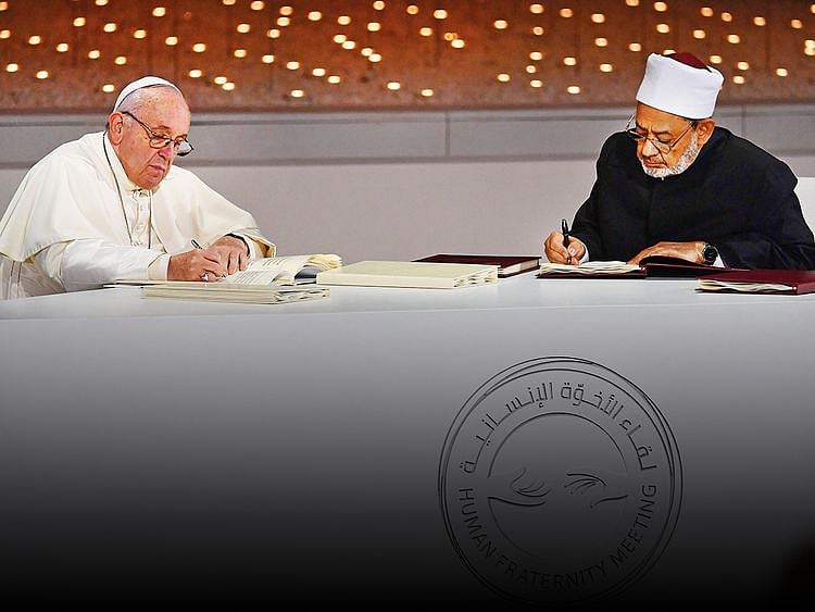 Pope Francis (L) and Dr Ahmad Al Tayeb
