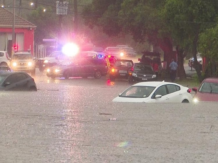 The chaotic scene on Colman St, Merrylands 011