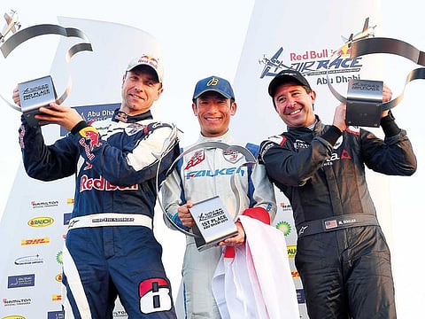 Winner Yoshihinde Muroyo (centre) with runners-up Martin Sonka (left) and Michael Goulian during the presentation.