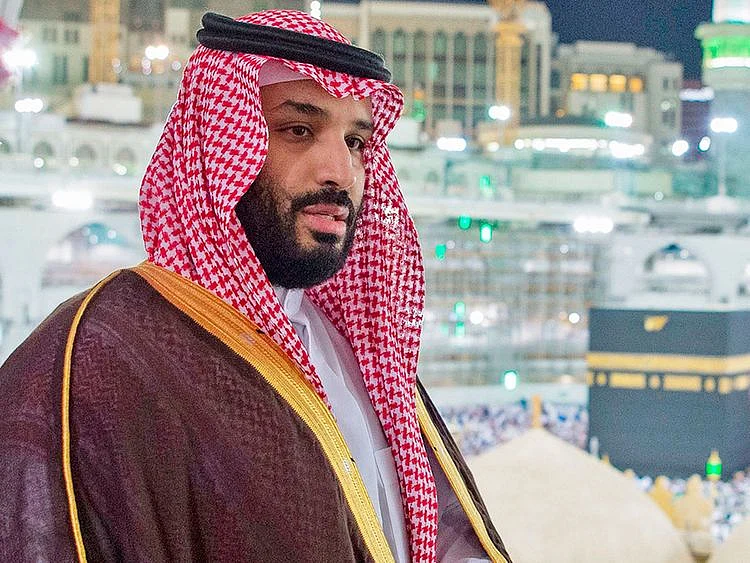 Saudi Crown Prince Mohammad Bin Salman visiting Grand Mosque in Makkah