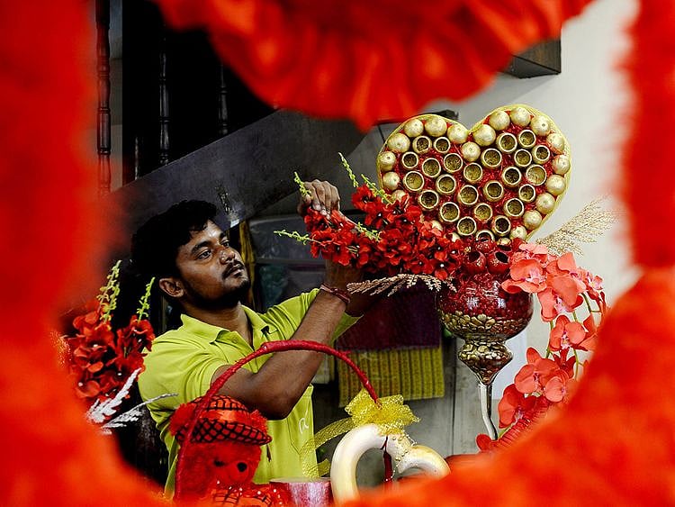 OPN_PIC Love in the time of social media 1