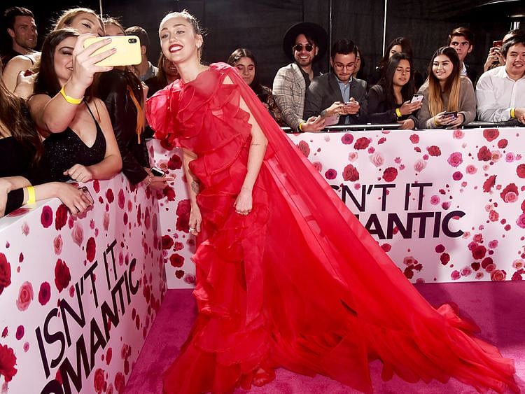 tab-Miley-Cyrus-at--Isn-t-it-Romantic1-1550044895381