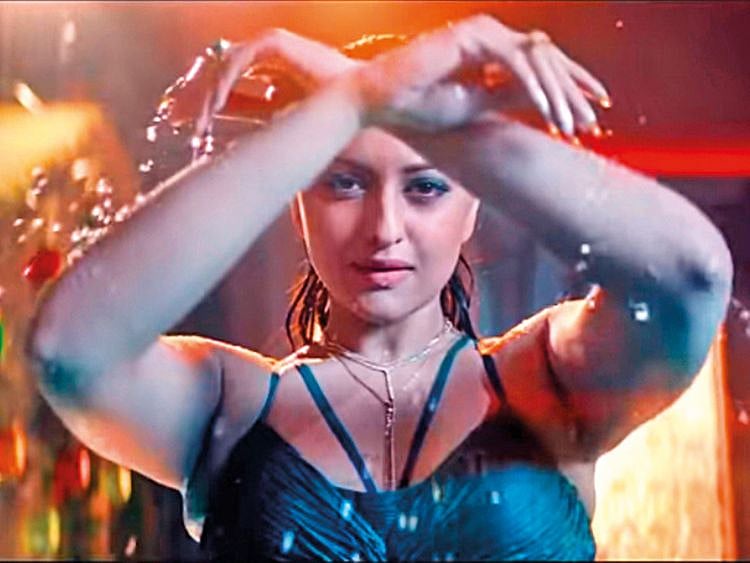 190216 Sonakshi Sinha in Mungda