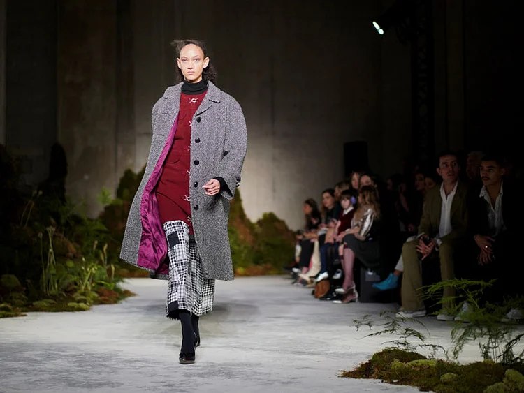 Copy-of-2019-02-16T144531Z_2094142095_RC11877AC310_RTRMADP_3_FASHION-LONDON-ALEXA-CHUNG-1550384302410