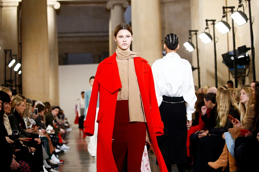 tab-FASHION-LONDON-VICTORIA-BECKHAM3-1550468911794