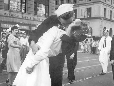 George Mendonsa, the sailor shown kissing a woman in Times Square celebrating the end of World War II, died at age 95