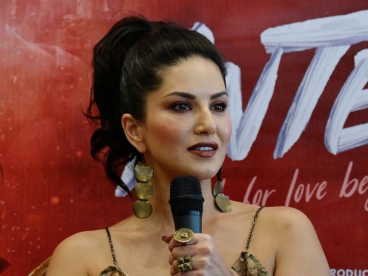 tab-Sunny-Leone-1550579681298