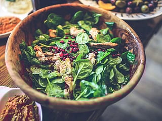 Late dinners affect women worst, can lead to heart disease